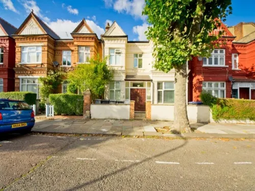 London Queen Park Apartments Hotels in Brent