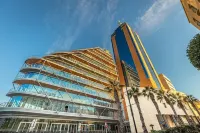 Deluxe Apartment Steps to St George's Bay
