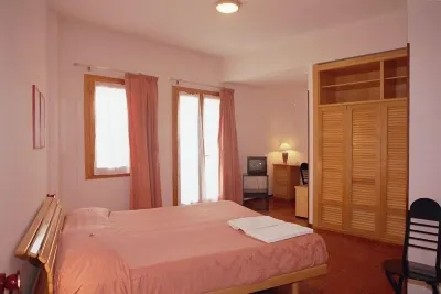 Hotel Garibaldi Hotel in zona Dettori Market Crai Extra
