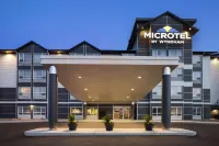 Microtel Inn & Suites by Wyndham Weyburn Hotel di 