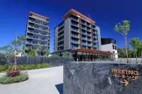 Balcony Seaside Sriracha Hotel & Serviced Apartments Hotels near Wat Phan Sadet Nok