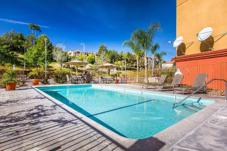 Comfort Suites Near Six Flags Magic Mountain