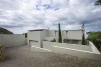 10 ELF Beach House - Mountain view