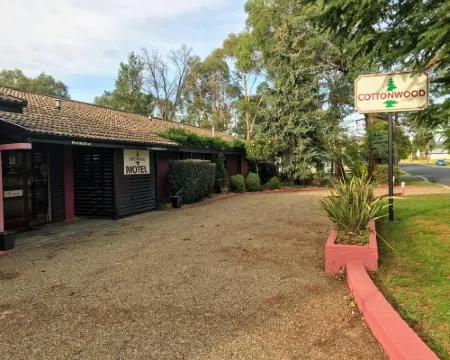 Cottonwood Lodge Hotels in Berridale