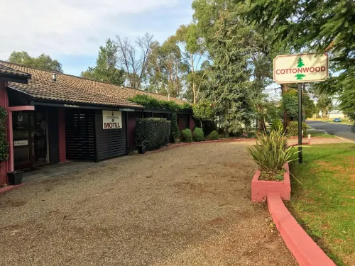 Cottonwood Lodge Hotels in Berridale