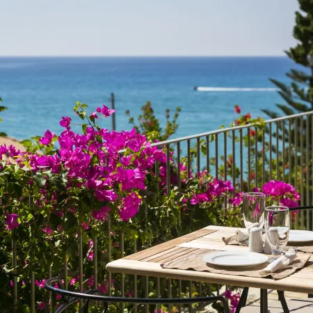F Zeen Kefalonia