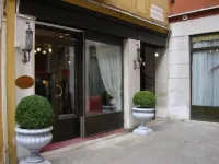 Suites Torre Dell'Orologio Отели рядом с достопримечательностью «Мост Вздохов»