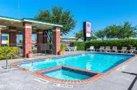 Quality Suites - piscina