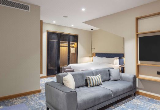 1. 힐튼 가든 인 ..