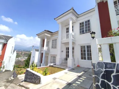 Villa Blessing Hills Hotels in Batulawang