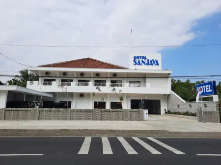 Hotel Sanjaya Purworejo Отели в г. Purworejo Regency