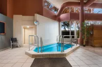 Best Western St Catharines Hotel  Conference Centre - Hot Tub
