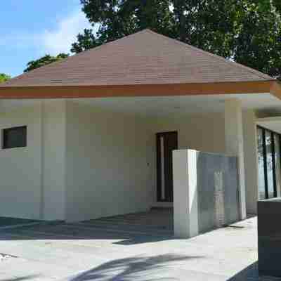 Patra Anyer Hotel Exterior