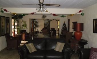 Villa Palmeira Guest House