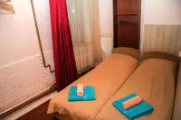 Old Flat Na Zhukovskogo Living Quarters  호텔