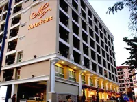 Metro Point Bangkok Hotel dekat Wat Prayasuren