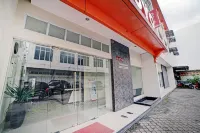 OYO 3051 Stm Suite Near Amplas Bus Terminal Hotel berhampiran Masjid Namiroh