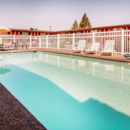 Bend Inn & Suites