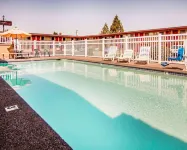 Bend Inn & Suites - Pools
