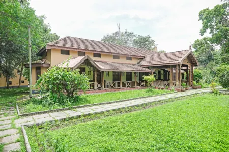Jungle Lodges and Resorts- Kabini River Lodge Отели в г. N. Begur