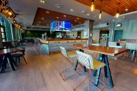 Village Hotel Leeds South - bar