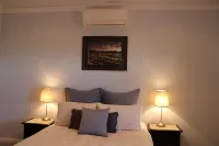 Upper Reach Spa Cottage Hotels in Middle Swan