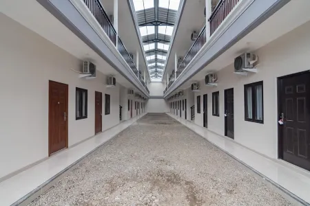 RedDoorz Syariah Plus @ Perintis Guesthouse Tasikmalaya Отели в г. Cihideung