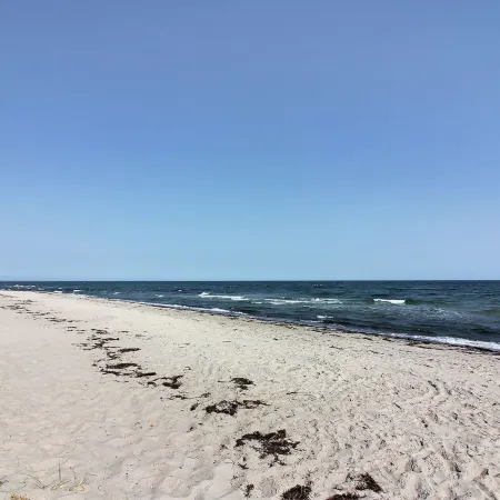 "Myrra" - 10m from the Sea