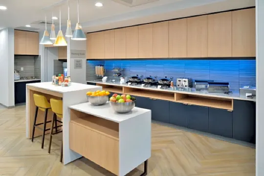 TownePlace Suites Asheville Downtown Отели рядом с достопримечательностью «Гроввуд Виллидж»