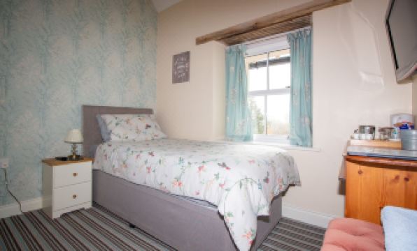 Shelley’s Seaside Stay (Garden/ Double Drive) - Housity