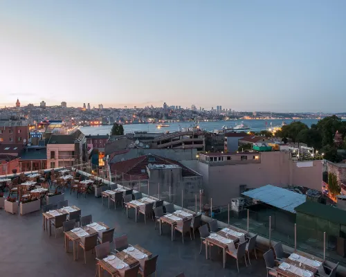 DoubleTree by Hilton Istanbul - Sirkeci Hoteles cerca de Palacio Topkapi