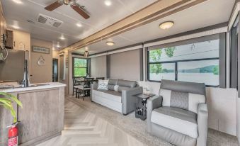 Lakeside Retreat on Neely Henry Lake 1 Bedroom Villa by RedAwning