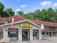 Super 8 by Wyndham Niagara Falls North Hotels in Niagara Falls