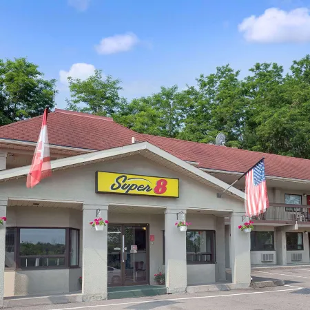 Super 8 by Wyndham Niagara Falls North