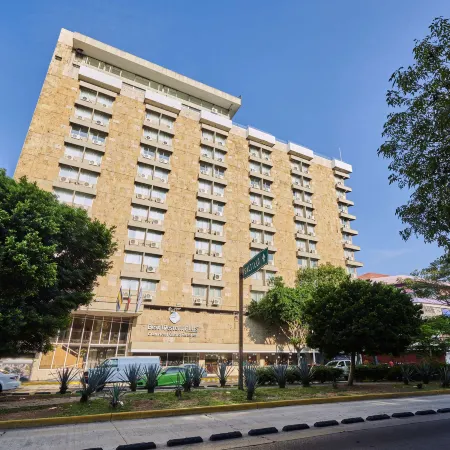 Best Western Plus Gran Hotel Centro Historico Отели рядом с достопримечательностью «Стадион «Халиско»»