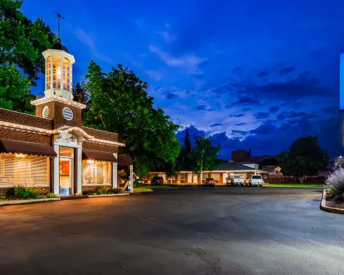 Baugh Motel, SureStay Collection by Best Western Hotels in Logan