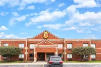 Super 8 by Wyndham Elgin Hotels in West Dundee