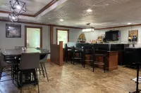 Travelodge by Wyndham Miramichi New Brunswick - С баром