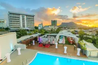 Hennessy Park Hotel - Pools