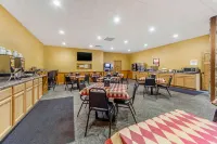 Econo Lodge Inn & Suites Brookings - breakfast