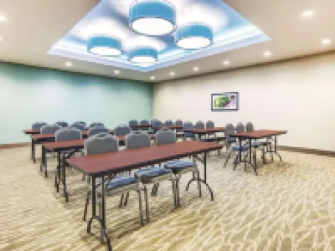 La Quinta Inn & Suites by Wyndham Dallas Plano - the Colony Hotels in The Colony