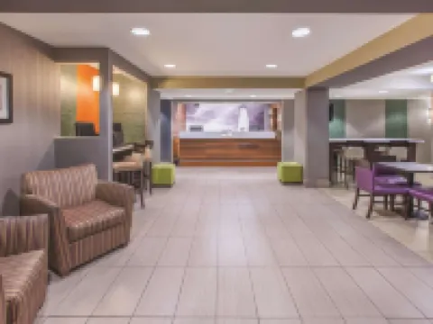 La Quinta Inn & Suites by Wyndham Erie Hotels in Summit Township