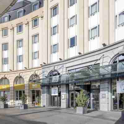 Hilton Brussels Grand Place Hotel Exterior