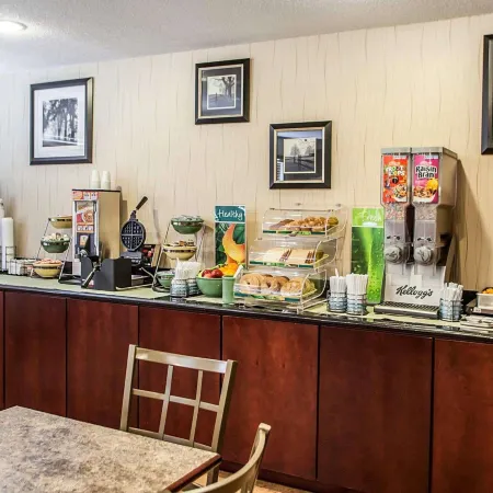 Quality Inn & Suites Davenport Near I-80