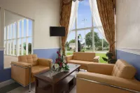 Days Inn by Wyndham West Yarmouth/Hyannis Cape Cod Area - Motels
