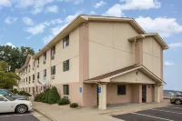 Super 8 by Wyndham Dumfries/Quantico Hotels in Dumfries