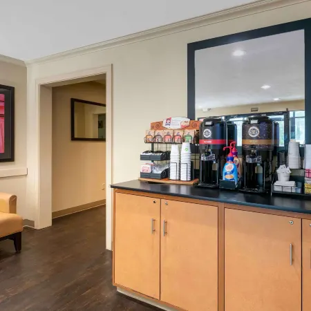 Extended Stay America Suites - Daytona Beach - International Speedway Отели рядом с достопримечательностью «Аттракцион Daytona 500 Experience»