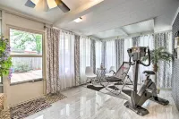 11 Mi to Nola: Westwego Home w/ Sunroom!