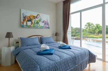 รูปภาพของHua Hin One Bedroom One Bathroom with Pool Access Beachfront Nice Furniture