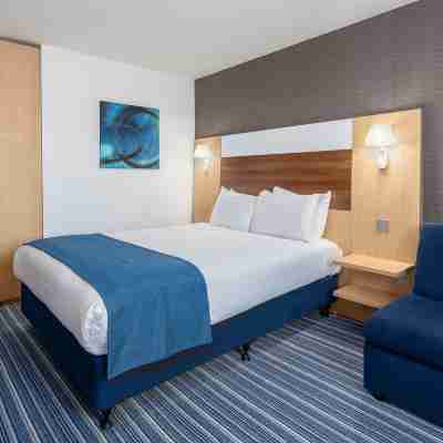 Holiday Inn Express Leigh - Sports Village Rooms